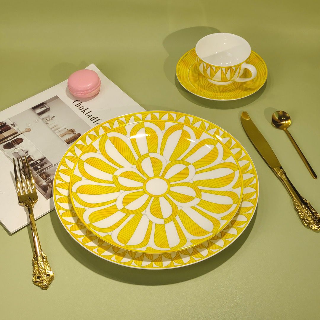 Hermes yellow plates set of two pieces